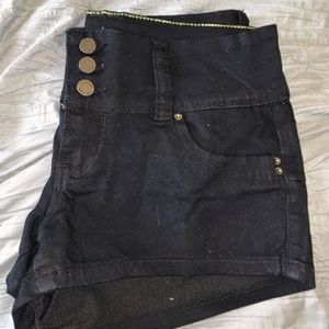 Black Wanna Betta Butt? Shorts